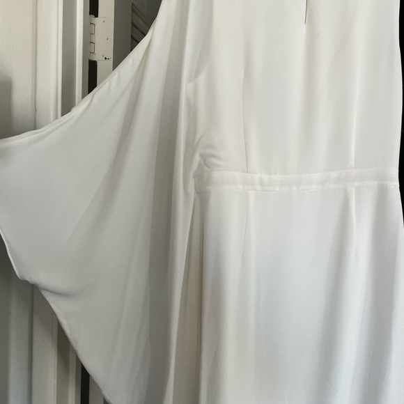 Halston flowy arm dress in Chalk - Picture 3 of 10